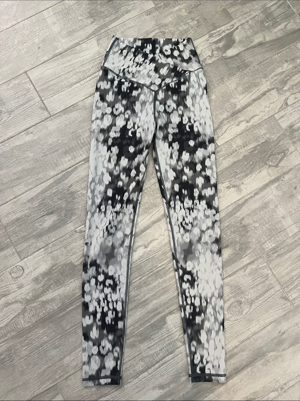 Offline Aerie High-Waist Printed Leggings — Black & White Pattern